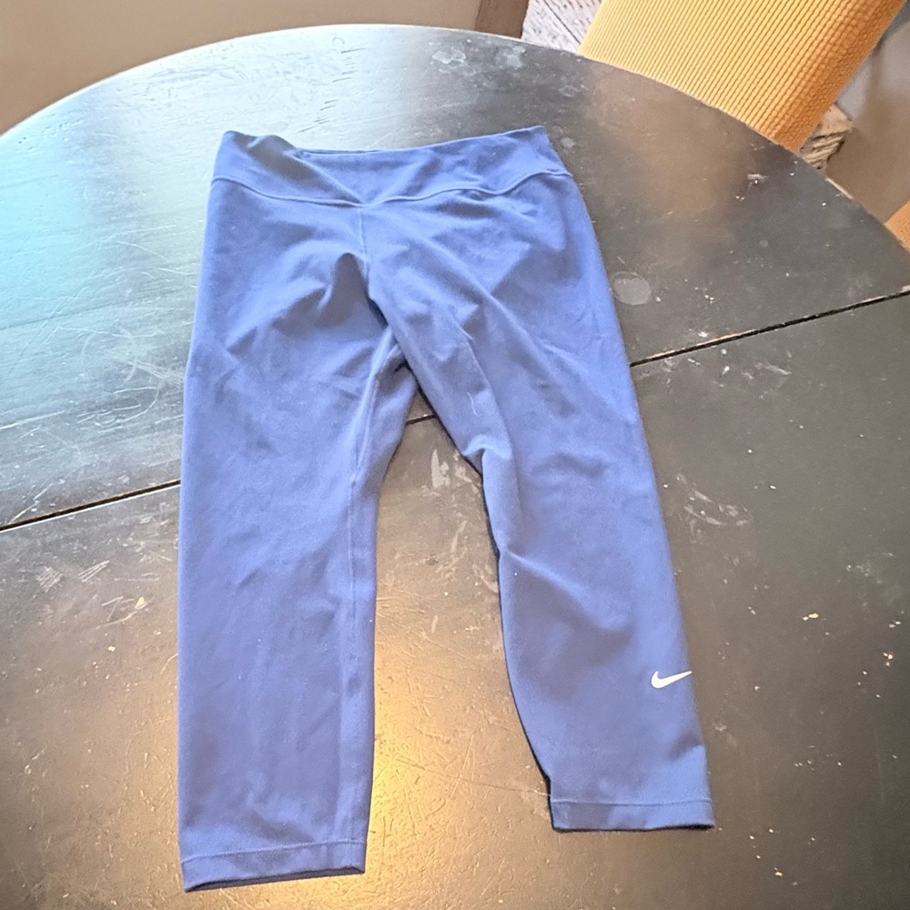 Nike woman’s Dri-Fit Royal Blue Capri Leggings